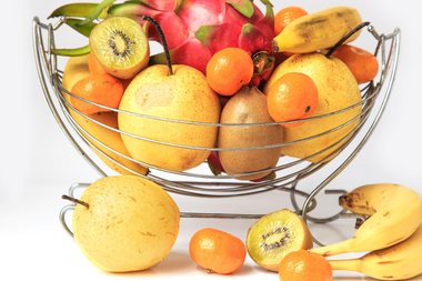 Forskellige frugter i en frugtskål